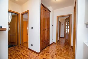 Paulie Apartment