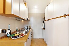 Lake View Historical Center Apartment