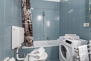 Lake View Historical Center Apartment