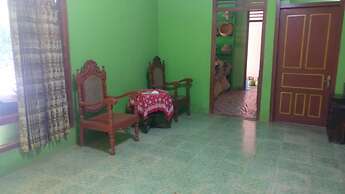 Adji Homestay - Hostel