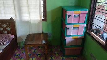 Adji Homestay - Hostel