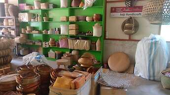 Adji Homestay - Hostel