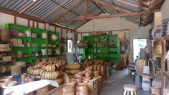 Adji Homestay - Hostel