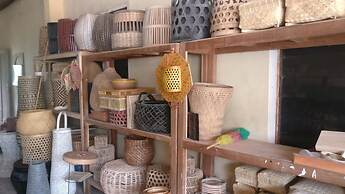 Adji Homestay - Hostel