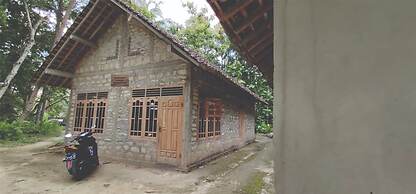 Natural Stone Homestay Syariah - Hostel