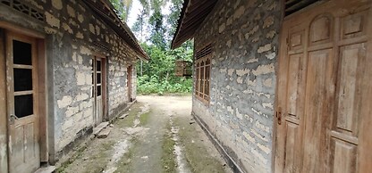 Natural Stone Homestay Syariah - Hostel