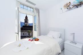 Yellow View Apartment