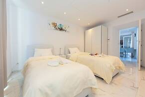 Yellow View Apartment