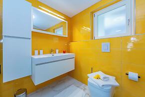 Yellow View Apartment