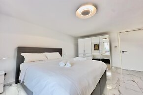 Yellow View Apartment