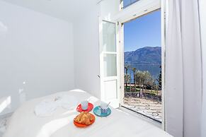 Red View Apartment