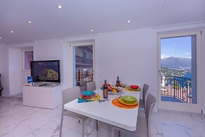 Red View Apartment