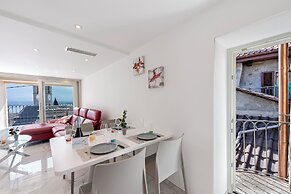 Red View Apartment