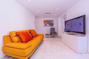 Red View Apartment