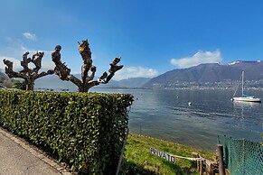 Garden on the lake 2