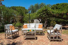 Una Scogliera sul Mare con Piscina by Wonderful Italy