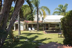 Una Scogliera sul Mare con Piscina by Wonderful Italy