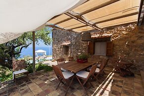 Relax at the Swimming Pool by Wonderful Italy