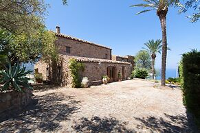 Relax at the Swimming Pool by Wonderful Italy