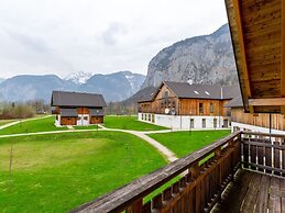 Luxury Chalet in Obertraun With Pool