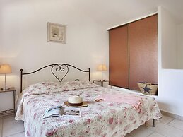 Maisonette in Gordes With Provencal Charm