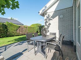 Cozy, Detached Holiday Home With Terrace, Near the Sea