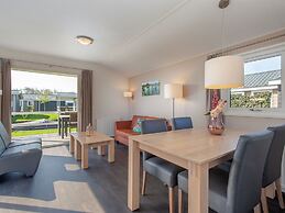 Lodge With an Electric Sloop in Giethoorn Centre