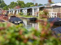 Lodge With an Electric Sloop in Giethoorn Centre