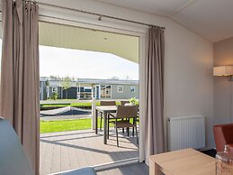 Lodge With an Electric Sloop in Giethoorn Centre