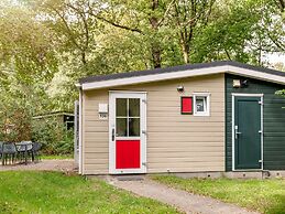 Cosy Chalet With Combi-microwave, Next to a Nature Reserve