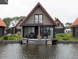 Luxious Water Villa With two Bathrooms, at the Frisian Lakes