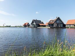 Luxious Water Villa With two Bathrooms, at the Frisian Lakes