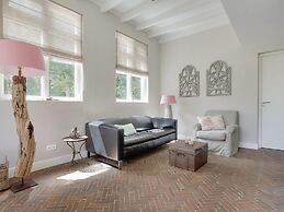 Holiday Home With a Terrace at Bedafse Bergen
