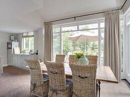 Holiday Home With a Terrace at Bedafse Bergen