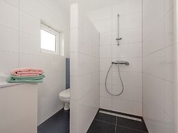 Comfortable Villa With sun Shower