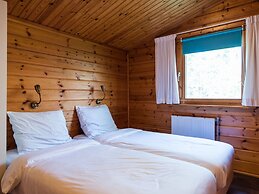 Wooden Bungalow With Dishwasher Near the Beach