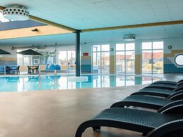 Wooden Bungalow With Dishwasher Near the Beach