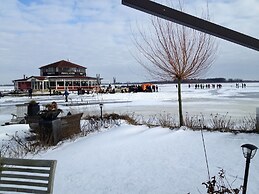 Holiday Home With Terrace in Giethoorn
