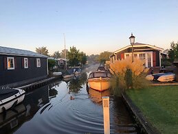 Holiday Home With Terrace in Giethoorn