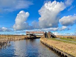 Holiday Home With Terrace in Giethoorn