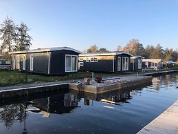 Holiday Home With Terrace in Giethoorn