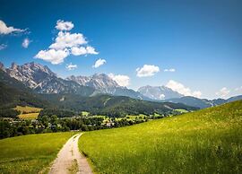 Apartment With Ski-storage, Parking & Garden