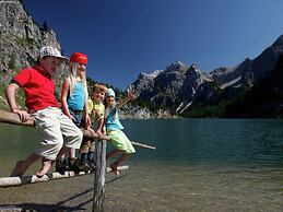 Apartment With Ski-storage, Parking & Garden