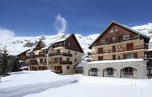 Poolside Alpine Apartment Stay