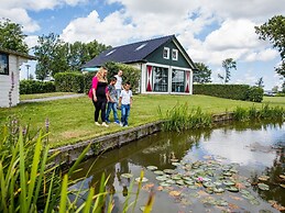 Detached Light Chalet With Dishwasher not far From Hoorn