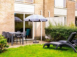 Restyled Bungalow With Dishwasher, Near the Beach
