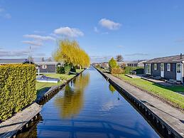 Holiday Home With Terrace in Giethoorn