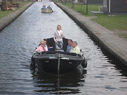 Holiday Home With Terrace in Giethoorn
