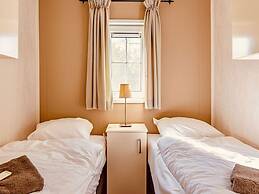 Holiday Home With Terrace in Giethoorn