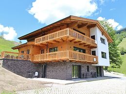Luxury Chalet in Saalbach-Hinterglemm near Ski Area